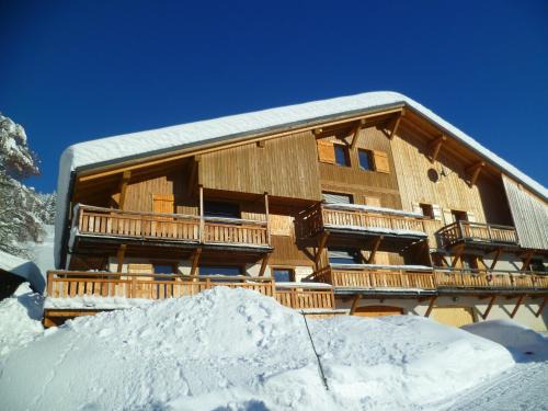 Notre-Dame-de-Bellecombe Ski Chalet | La Cour
