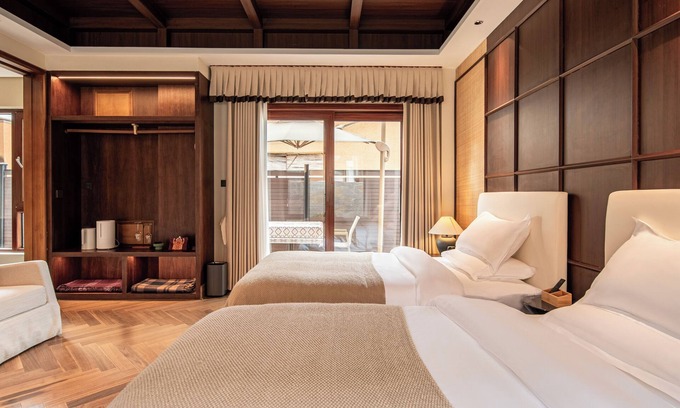 Shangri-La Hotel | La Danse Sacree Hotel