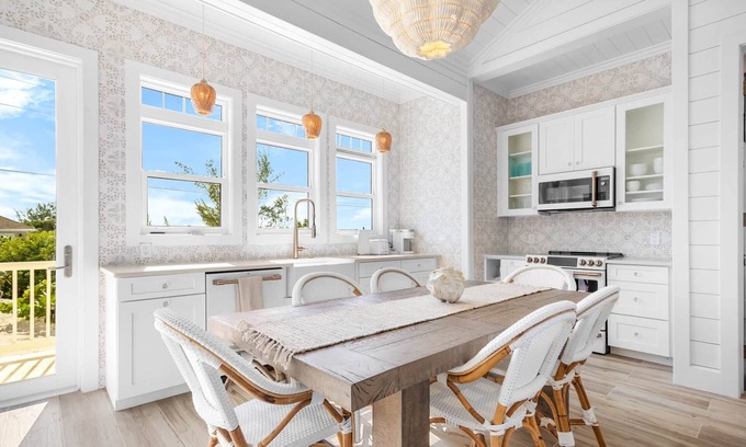 William's Town House | La Dolce Vita Cottage - Beachfront w/pool directly on Tropic of Cancer Beach!