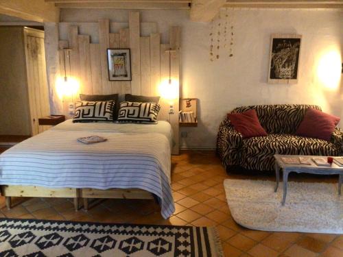 Saintes Apartment | La grotte du pèlerin - Appartement semi-troglodyte