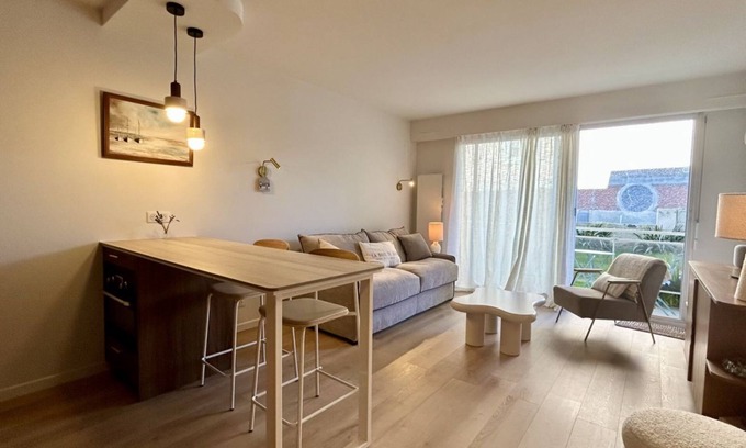 Moyenneville Apartment | La Maison Bleue, a little cocoon in the heart of Le Crotoy