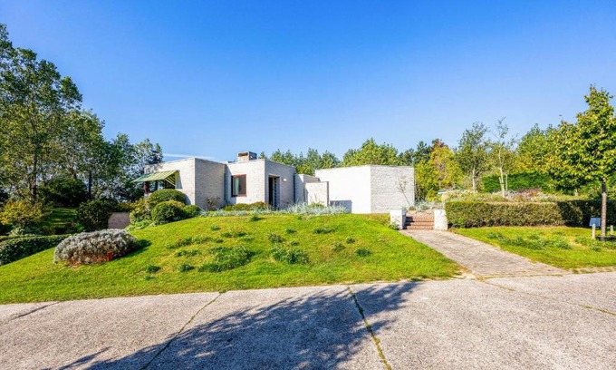 Koksijde House | La Maison Fleurie - Sunny holiday home with large garden, parking, within walking distance of the sea