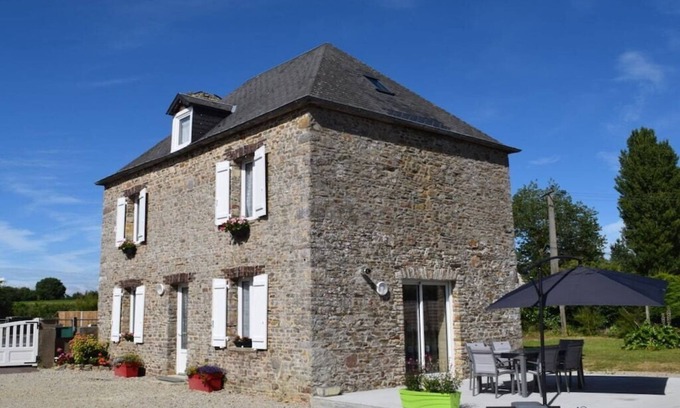 Saint-Germain-sur-Ay Cottage | La p"tite maison de la bergere