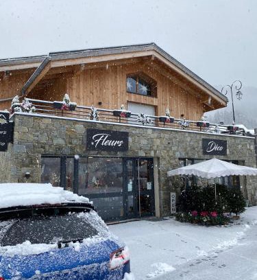 Flumet Apartment | La Petite Galerie