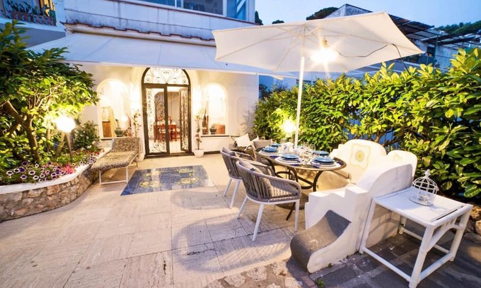 Capri Apartment | La Pignatara elegante casa con giardino