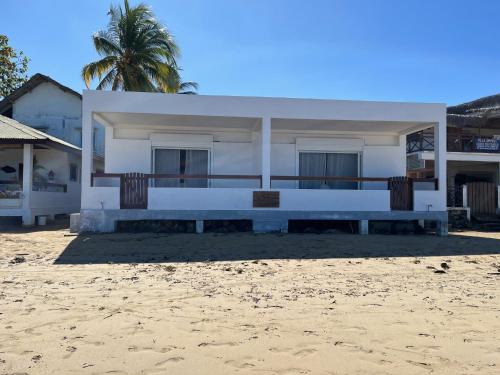 Ambondrona Apartment | La Plage