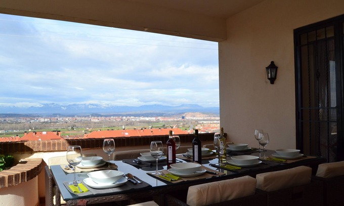 Villamediana de Iregua House | "La Prensa" A privileged place where wine culture is sipped.