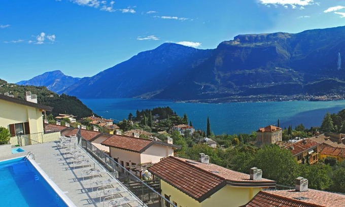 Pieve Apartment | La Quiete Barbara apartment Terrace Lake view