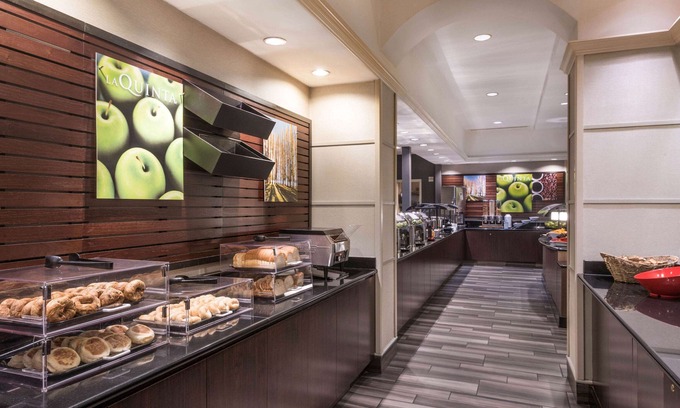 Downtown San Antonio Hotel | La Quinta Inn & Suites by Wyndham San Antonio Riverwalk