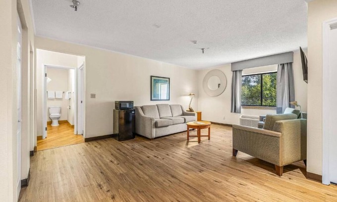 Tampa Hotel | La Quinta Inn & Suites by Wyndham Tampa Brandon West