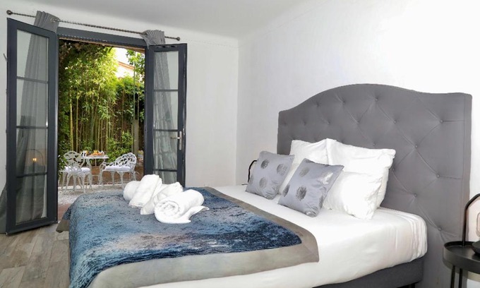 Saint-Tropez City Centre Apartment | la Romana Luxe et sérénité au cœur de Saint-Tropez Suites spacieuses avec jardin enchanteur