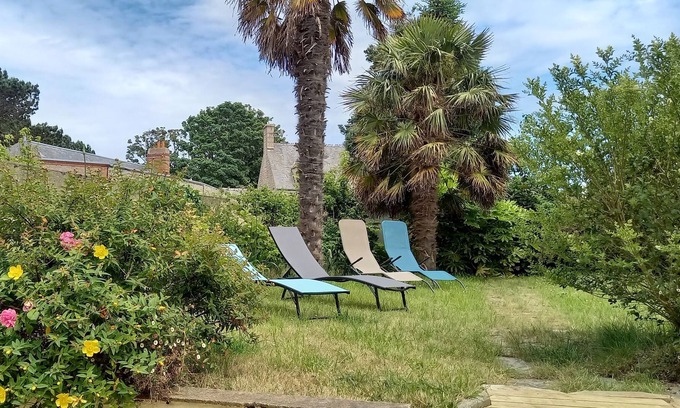 Barfleur House | La "Salicorne": Very bright country house near the sea