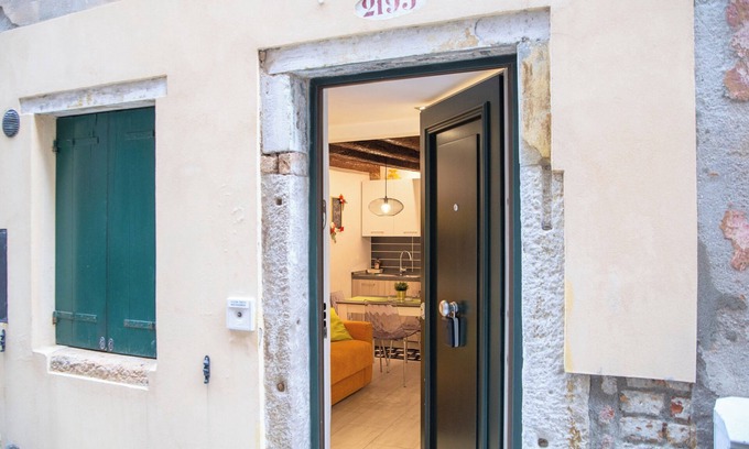 Castello Apartment | La Vida