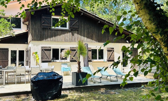 Lacanau Villa | Lacanau, upscale villa, sleeps up to 17, private Jacuzzi