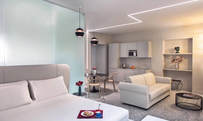 Naples City Centre Apartment | Lady Rose Prestige Suite