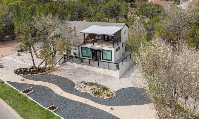 Waterford On Lake Travis House | Lago Vista Home w/Putting Green, Pool & Jacuzzi