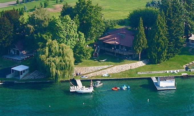 Manson House | Lake Chelan family home on the water
