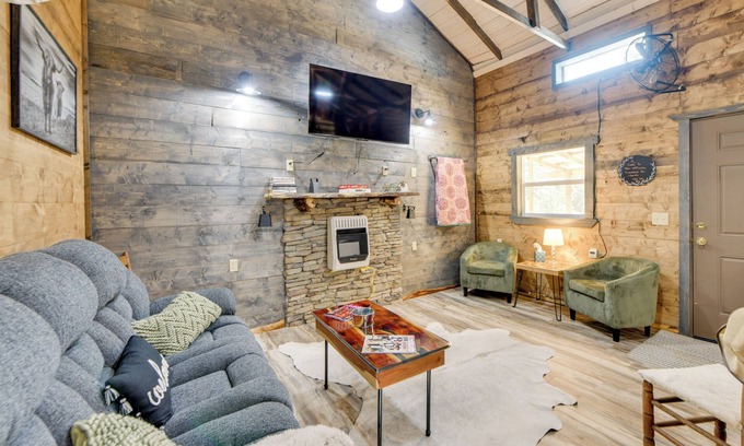 Abbeville Cabin | Lake Eufaula Access: Cozy Wood Cabin w/Yard!