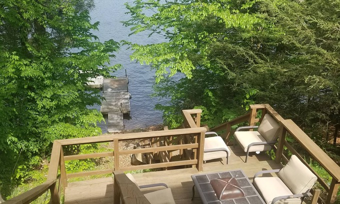 Greentown House | Lake front property with one dock space for boat/jet ski on Lake Wallenpaupack.