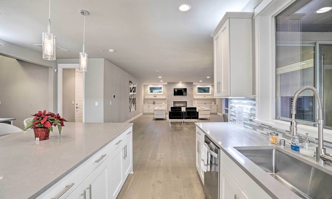 West Lake Stevens House | Lake Stevens Estate w/ Sauna & Hot Tub