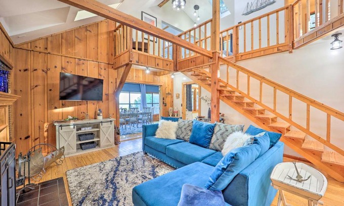 Bernice House | Lake-View Home with Deck and Gas Grill in Bernice!