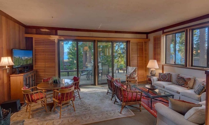 Tahoe Sierra Estates House | Lake View|Pier|Bouys|Pickleball|Walk to town