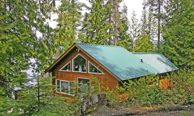 Leavenworth Cabin | Lake Wenatchee Getaway - Lakefront Weekend Hideout