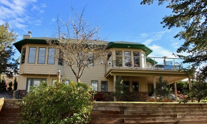 East Kootenay House | Lake Windermere Getaway!