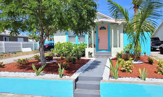 Lake Worth Cottage | Lake Worth Beach Paradise Cove Cottage - 2-1 Bedroom