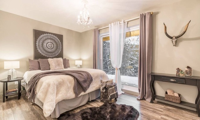 La Conception Ski Chalet | Lakefront Chic & Modern Chalet near Mont Tremblant