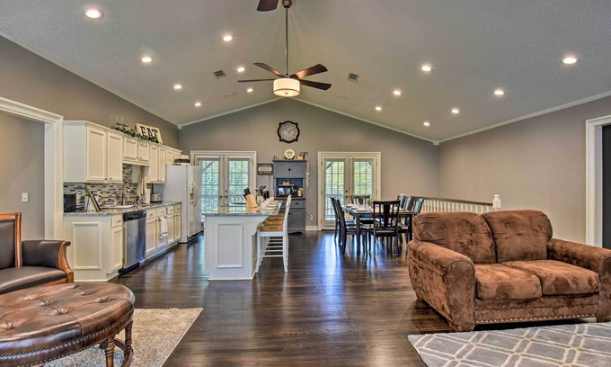 Piney House | Lakefront Home w/Private Dock in Hot Springs!