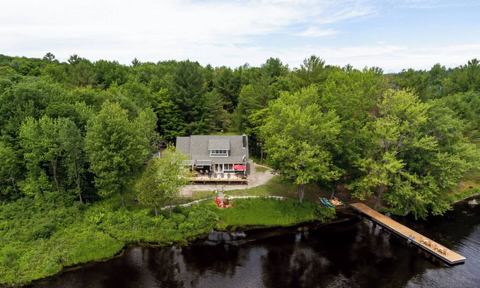 Muskoka Lakes House | Lakefront Paradise: Modern Comfort & Stunning View