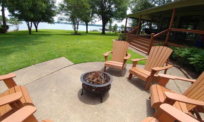 Gun Barrel City House | Lakehouse Retreat With 140' Open Water & Amazing Views - Sleeps 12