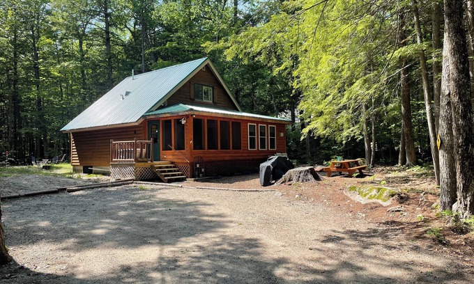 Bridgton Cabin | Lakes & Mountain Experience! 4 Seasons Getaway - 3 Bed 1.5 Bath Cozy Cabin