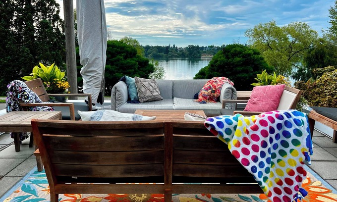 Green Lake House | Lakeside 3 bedroom Home in Seattle's Green Lake with optional detached Cottage