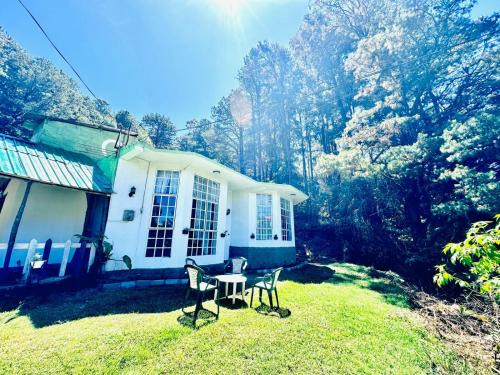Nuwara Eliya Villa | Lakeside Cottage by Clover