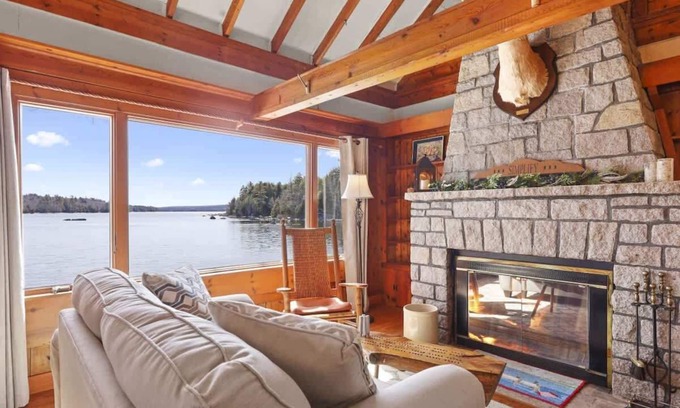 Ellsworth House | Lakeside Lodge! Summa