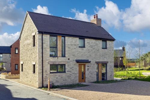 Holworth House | Lakeside property with spa access on a nature reserve Sunbird Cottage BV20