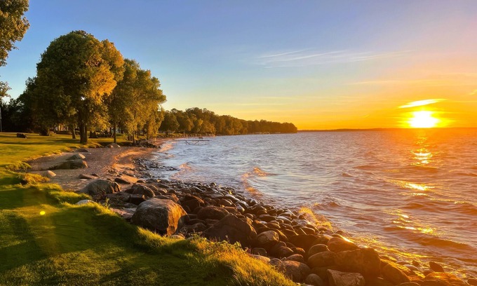 Onamia House | Lakeside Retreat at Izatys Resort #222 – The Perfect Getaway for All Seasons!