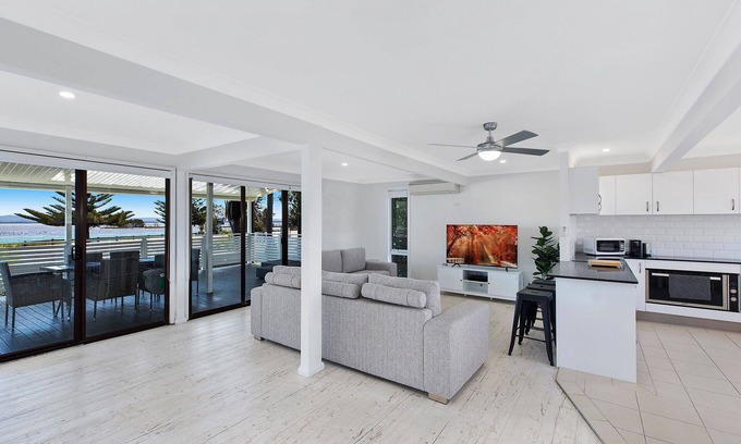 The Entrance North Apartment | Lakeview on Florida