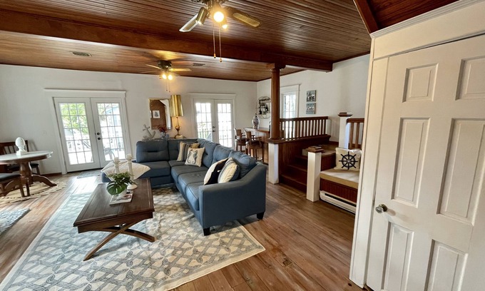 Livonia Cottage | Lakeview Retreat, nearby Letchworth Park, SUNY Geneseo, Fingerlakes Wineries