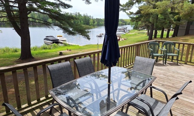 Rhinelander Cottage | Lakeview+Sunny Beach+RELAXING 3 BR Home on Lake Thompson with WiFi, Central AC