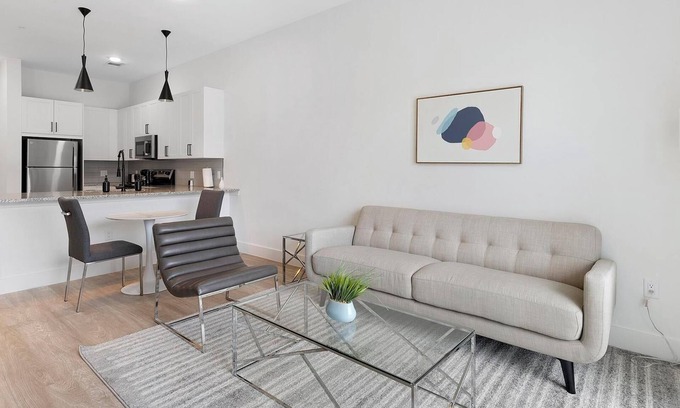 Denton Apartment | Landing | Amazing Studio, Gym