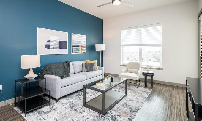 Lockhart Apartment | Landing | Chic 1BD, Gym, Clubhouse