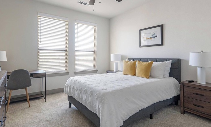 Manor Apartment | Landing | Stunning 1BD, Gym, Courtyard