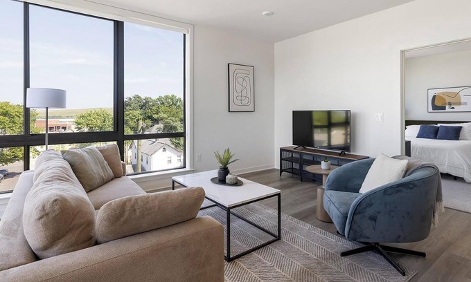 Carteret Apartment | Landing | Stunning 2BD, Courtyard, Gym