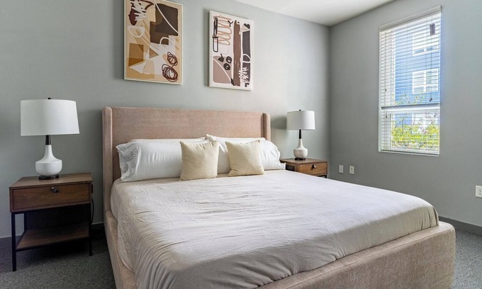 University District Apartment | Landing | Stunning 2BD, Game Room, Clubhouse