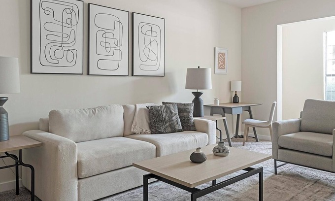 New Pathways Apartment | Landing | Stunning 2BD, Gym, Pool