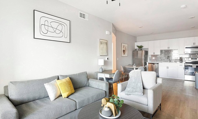 Townsite Apartment | Landing | Stunning 2BD, Rooftop Lounge, Pool