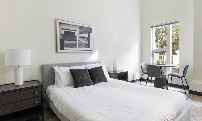 Alphabet Historic District Apartment | Landing | Stunning Studio, Gym, Courtyard